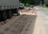Nowy Sącz, ul. Nawojowska- rozlany olej napędowy na jezdnię