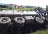 Stary Sącz, ul. Nadbrzeżna  - samochód ciężarowy wypadł z drogi