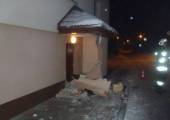 Kadcza – samochód uderzył w budynek