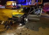 Nowy Sącz, ul. Krakowska-samochód wypadł z drogi i uderzył w betonowy słup ogrodzenia