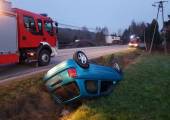 Klęczany - dachowanie samochodu osobowego