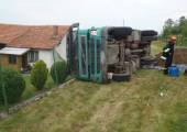 Nowy Sącz, ul. Ruchu Ludowego- wywrotka samochodu ciężarowego
