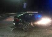 Krynica-Zdrój, ul.  Kraszewskiego - samochód wypadł z drogi i uderzył w ogrodzenie