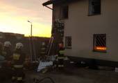 Nowy Sącz, ul. Adama Asnyka- pożar opon i elewacji budynku