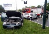 Nowy Sącz, ul. Prażmowskiego - zderzenie dwóch samochodów osobowych
