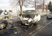 Świniarsko - zderzenie samochodu osobowego i dostawczego