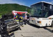 Zabrzeż - zderzenie samochodu osobowego i autobusu