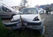 Nowy Sącz, ul. Krakowska- samochód osobowy wypadł z drogi i uderzył w słupek