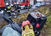 Łososina Dolna -  samochód osobowy wypadł z drogi