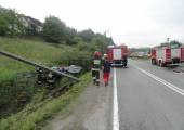 Nowy Sącz ulica Lwowska – samochód osobowy wypadł z drogi i udezrył w słup