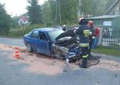 Obidza – samochód uderzył w ogrodzenie